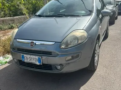 Usata Fiat Grande Punto 77 CV (56 kW) 2010 Grigio Utilitaria