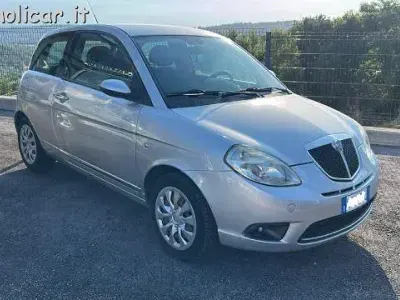 Usata Lancia Ypsilon 75 CV (55 kW) 2007 Argento Utilitaria