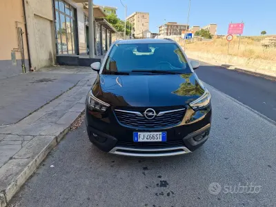 Usata Opel Crossland X Innovation 99 CV (72 kW) 2017 Nero SUV