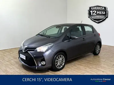 Usata Toyota Yaris Active 90 CV (66 kW) 2016 Grigio Utilitaria