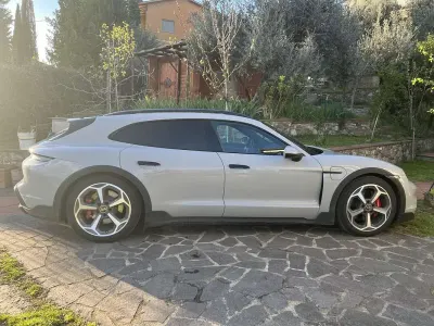 Usata Porsche Taycan 4S Cross Turismo Cross Turismo 139 kW (190 CV) 2023 Grigio Station wagon