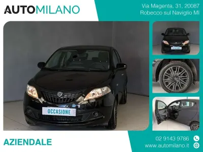 Usado Lancia Ypsilon Silver 70 HP (51 kW) 2023 Preto Citadino