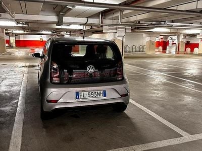 Usata VW up! Move 68 CV (50 kW) 2018 Grigio Utilitaria