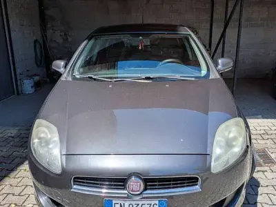 Usata Fiat Bravo 105 CV (77 kW) 2012 Grigio Utilitaria