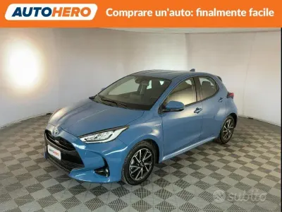 Begagnad Toyota Yaris Hybrid Trend 92 HK (67 kW) 2021 Blå Sedan