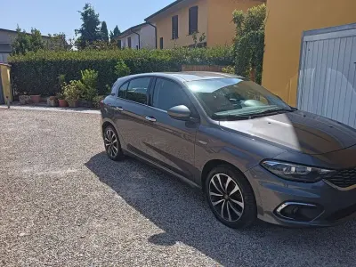 Usata Fiat Tipo Lounge 120 CV (88 kW) 2017 Grigio Berlina