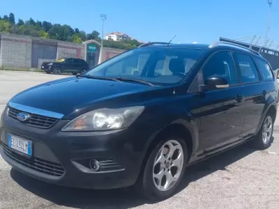 Usata Ford Focus 90 CV (66 kW) 2010 Marrone Station wagon