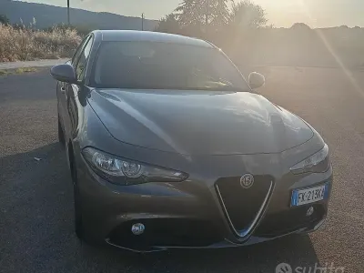 Usata Alfa Romeo Giulia 150 CV (110 kW) 2017 Grigio Berlina