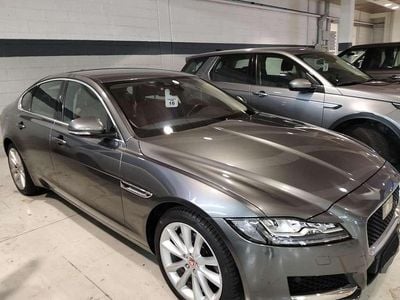 Usata Jaguar XF Pure 250 CV (183 kW) 2018 Argento Berlina