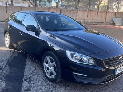 usata Volvo V60 2.0 d2 Momentum geartronic