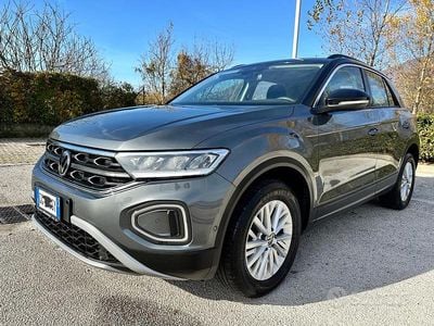 Usata VW T-Roc Life 116 CV (85 kW) 2022 Grigio SUV