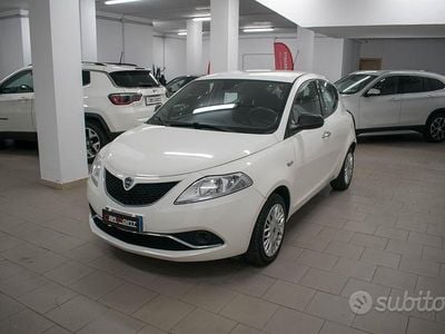 Usata Lancia Ypsilon Silver 69 CV (50 kW) 2016 Bianco Utilitaria
