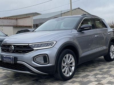 Usata VW T-Roc Life 116 CV (85 kW) 2023 Nero SUV