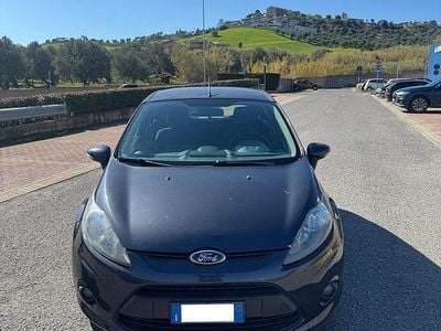 Usata Ford Fiesta 82 CV (60 kW) 2010 Grigio Utilitaria