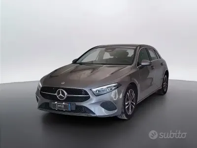 Usata Mercedes A180 Advanced 116 CV (85 kW) 2023 Grigio montagna Berlina