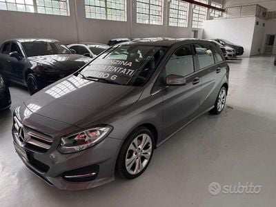 Usata Mercedes B180 122 CV (89 kW) 2015 Grigio Monovolume