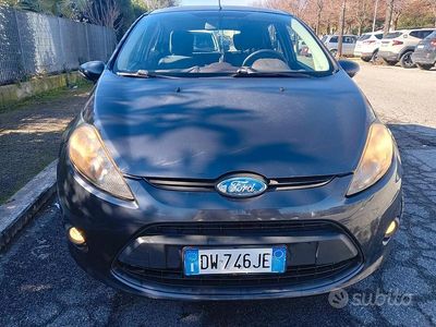 Usata Ford Fiesta 70 CV (51 kW) 2009 Grigio Berlina