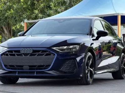 Usata Audi A3 S-Line 150 CV (110 kW) 2025 Blu navarra metallizzato Berlina