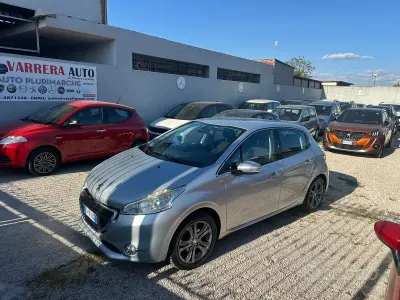 Usata Peugeot 208 Allure 68 CV (50 kW) 2014 Grigio Utilitaria