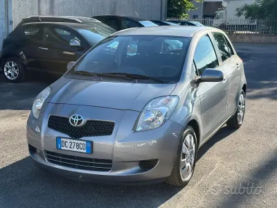 Usata Toyota Yaris Sol 87 CV (63 kW) 2007 Grigio Utilitaria