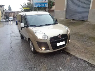 Usata Fiat Doblò Emotion 105 CV (77 kW) 2011 Marrone Monovolume