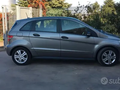 Käytetty Mercedes B180 109 HP (80 kW) 2006 Harmaa Tila-auto