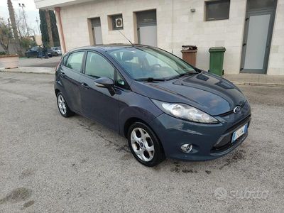 Usata Ford Fiesta 69 CV (50 kW) 2011 Blu Berlina