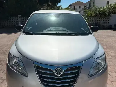 Usata Lancia Ypsilon 69 CV (50 kW) 2013 Grigio Utilitaria