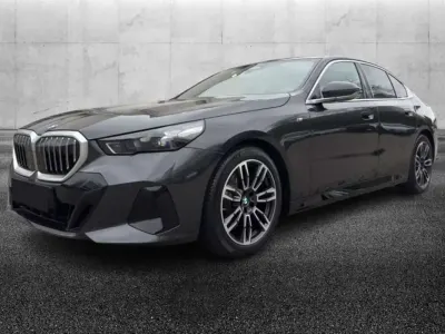 Usata BMW 520 M Sport 197 CV (144 kW) 2024 Grigio Berlina