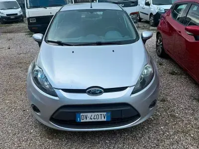 Usata Ford Fiesta 82 CV (60 kW) 2009 Grigio Berlina