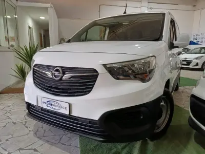 Usata Opel Combo 130 CV (95 kW) 2020 Bianco Monovolume