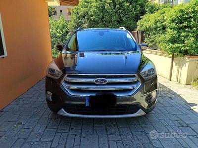 Usata Ford Kuga Titanium 120 CV (88 kW) 2017 Grigio SUV