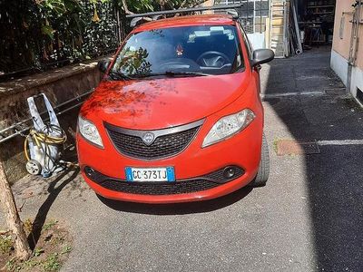 Usado Lancia Ypsilon 69 HP (50 kW) 2018 Vermelho Citadino