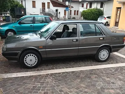 Usata Lancia Prisma 109 CV (80 kW) 1988 Grigio Berlina