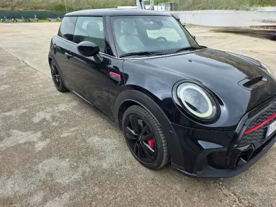 Begagnad Mini John Cooper Works 231 HK (169 kW) 2024 Blå Halvkombi