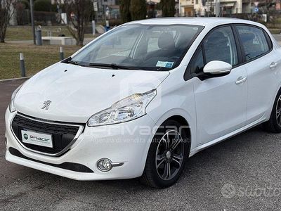 Usata Peugeot 208 Active 81 CV (59 kW) 2014 Bianco Utilitaria