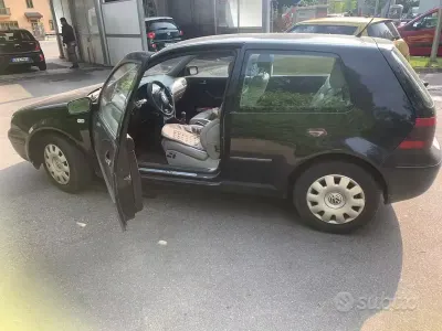 Usata VW Golf IV 101 CV (74 kW) 2003 Nero Utilitaria