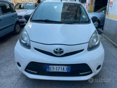 Usata Toyota Aygo Cool 68 CV (50 kW) 2013 Bianco Utilitaria