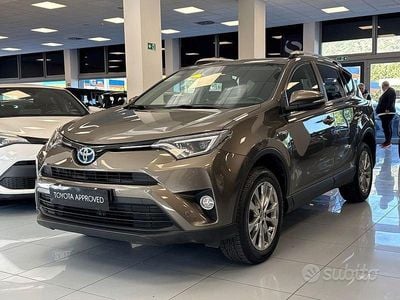 Begagnad Toyota RAV4 Hybrid Lounge 197 HK (144 kW) 2016 Brun SUV