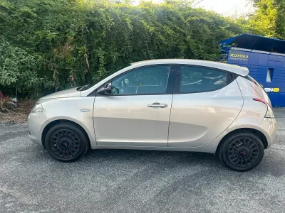 Usata Lancia Ypsilon 69 CV (50 kW) 2014 Beige Utilitaria