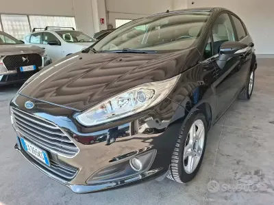 Usado Ford Fiesta 75 CV (55 kW) 2014 Negro Utilitario