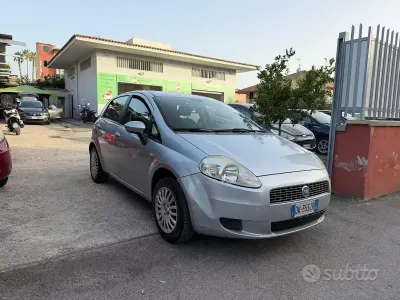 Usata Fiat Grande Punto Dynamic 77 CV (56 kW) 2007 Grigio Utilitaria