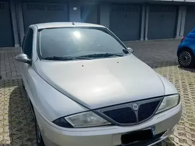 Usata Lancia Ypsilon 60 CV (44 kW) 2002 Grigio Utilitaria