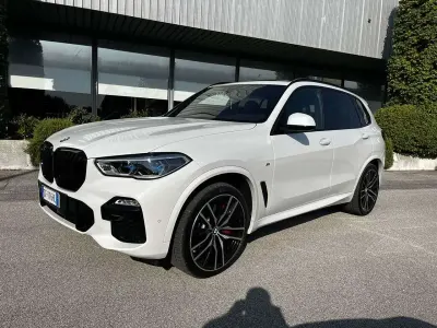 Usata BMW X5 M Sport 340 CV (250 kW) 2021 Mineral white metallizzato SUV