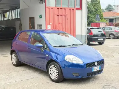 Usata Fiat Grande Punto 77 CV (56 kW) 2008 Bluazzurro Utilitaria