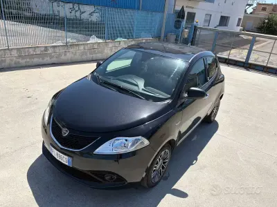 Usata Lancia Ypsilon Silver 69 CV (50 kW) 2017 Nero Utilitaria