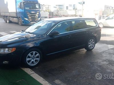Usata Volvo V70 Summum 114 CV (83 kW) 2014 Blu Station wagon