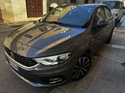 Usata Fiat Tipo Opening Edition 120 CV (88 kW) 2016 Grigio Berlina