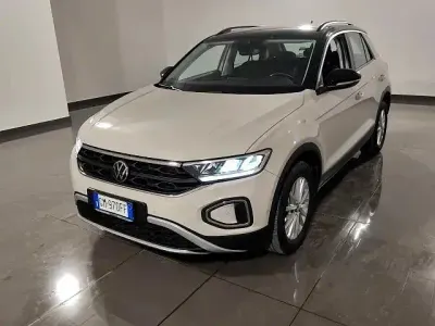 Usata VW T-Roc Life 110 CV (80 kW) 2022 Grigio SUV