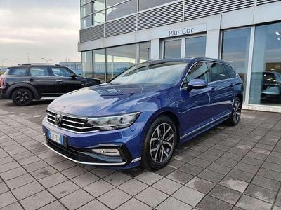 Usata VW Passat R-line 150 CV (110 kW) 2022 Blu/azzurro Station wagon
